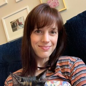 Meet your Posher, Lora